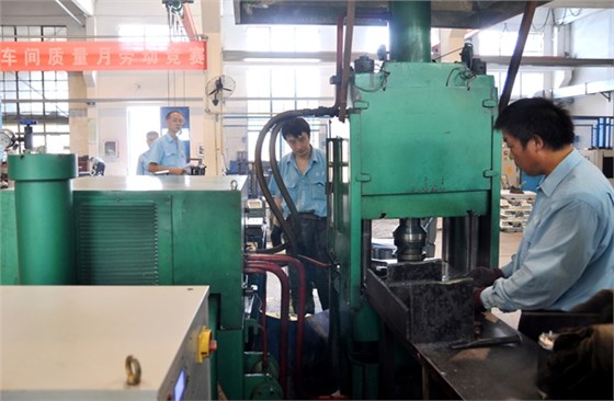 皖南電機(jī)開展轉(zhuǎn)子壓鑄勞動(dòng)競賽