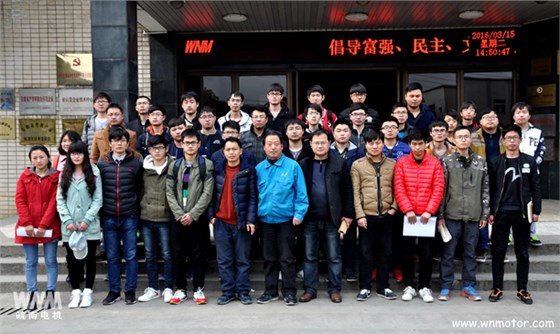 安工大在公司作畢業(yè)設(shè)計(jì)，在皖南電機(jī)合影留念