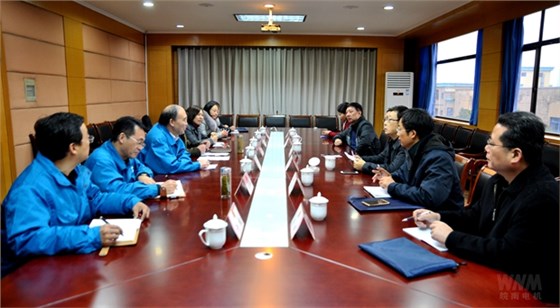 管兵向調(diào)研組匯報(bào)專(zhuān)利工作情況