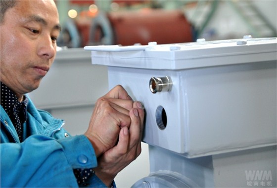 員工在進行盾構(gòu)機電機交付前最后的細(xì)查