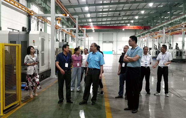 全椒縣政協(xié)副主席姜志山帶領(lǐng)該縣政協(xié)考察團(tuán)來我公司參觀考察。